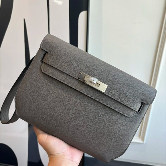 HERMES ケリー デペッシュ 25 クラッチバッグ トゴ革 ショルダーストラップ付き サイズ: HERMES ケリー デペッシュ 25 クラッチバッグ トゴ革 ショルダーストラップ付き サイズ: