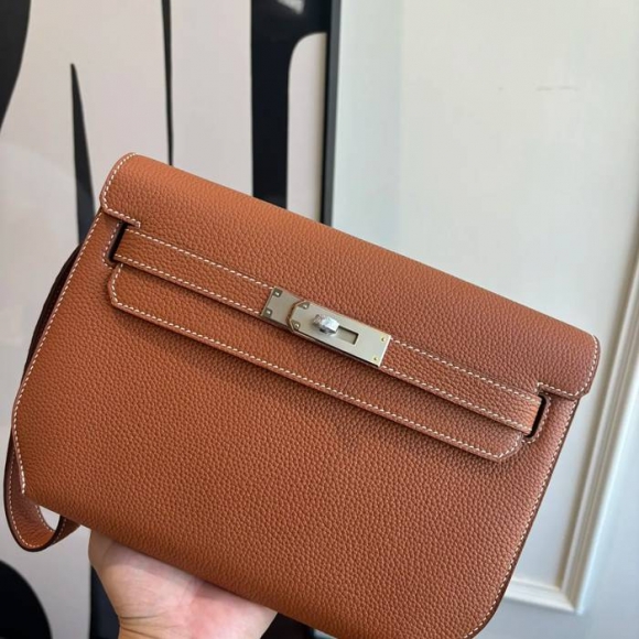 HERMES ケリー デペッシュ 25 クラッチバッグ トゴ革 ショルダーストラップ付き サイズ: HERMES ケリー デペッシュ 25 クラッチバッグ トゴ革 ショルダーストラップ付き サイズ: