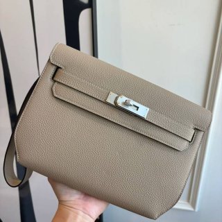 HERMES ケリー デペッシュ 25 クラッチバッグ トゴ革 ショルダーストラップ付き サイズ: HERMES ケリー デペッシュ 25 クラッチバッグ トゴ革 ショルダーストラップ付き サイズ: