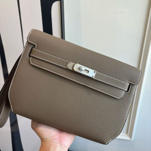 HERMES ケリー デペッシュ 25 クラッチバッグ トゴ革 ショルダーストラップ付き サイズ: HERMES ケリー デペッシュ 25 クラッチバッグ トゴ革 ショルダーストラップ付き サイズ: