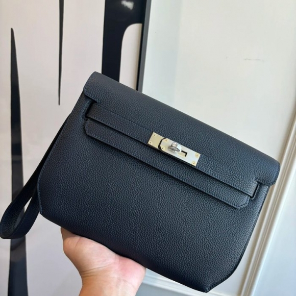 HERMES ケリー デペッシュ 25 クラッチバッグ トゴ革 ショルダーストラップ付き サイズ: HERMES ケリー デペッシュ 25 クラッチバッグ トゴ革 ショルダーストラップ付き サイズ: