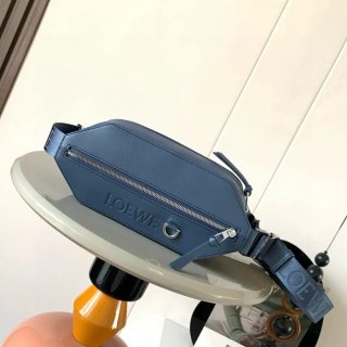 LOEWE 9074 牛皮革変形スリング 藍色 サイズ:32.5x12.3cm LOEWE 9074 牛皮革変形スリング 藍色 サイズ:32.5x12.3cm