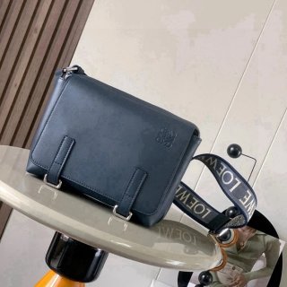 LOEWE 9011 メッセンジャー クラシック 濃青 サイズ:23x18cm LOEWE 9011 メッセンジャー クラシック 濃青 サイズ:23x18cm