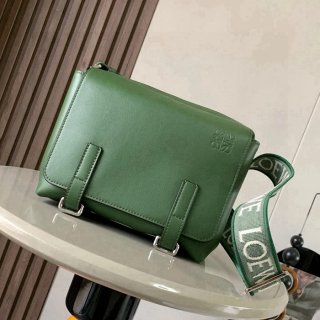 LOEWE 9011 メッセンジャー クラシック 緑 サイズ:23x18cm LOEWE 9011 メッセンジャー クラシック 緑 サイズ:23x18cm