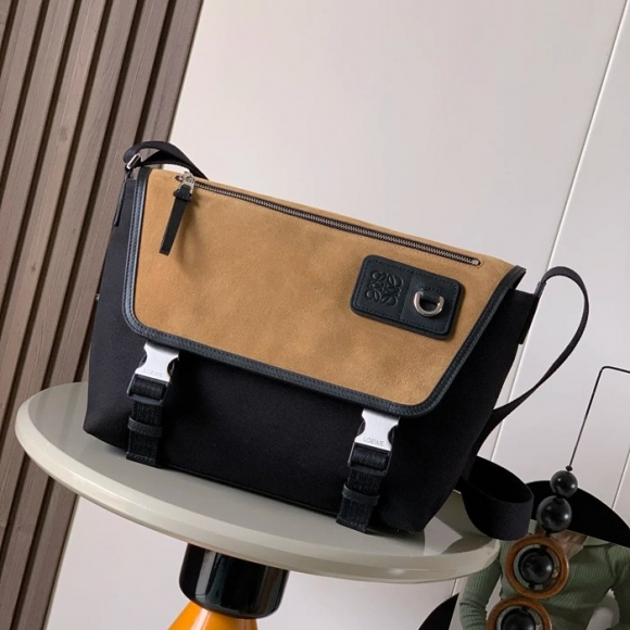 LOEWE 9100 中キャンバスメッセンジャー フレックス 黒深金黄 サイズ:38x27x9.5cm LOEWE 9100 中キャンバスメッセンジャー フレックス 黒深金黄 サイズ:38x27x9.5cm