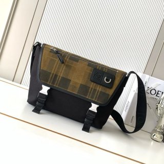 LOEWE 9100 中キャンバスメッセンジャー フレックス 緑チェック サイズ:38x27x9.5cm LOEWE 9100 中キャンバスメッセンジャー フレックス 緑チェック サイズ:38x27x9.5cm