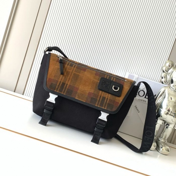 LOEWE 9100 中キャンバスメッセンジャー フレックス 棕チェック サイズ:38x27x9.5cm LOEWE 9100 中キャンバスメッセンジャー フレックス 棕チェック サイズ:38x27x9.5cm