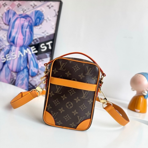 LOUIS VUITTON M14013 ダニューブ 斜め掛け サイズ:21x16cm LOUIS VUITTON M14013 ダニューブ 斜め掛け サイズ:21x16cm