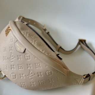 LOUIS VUITTON M44836 バンバッグ 胸バッグ サイズ:37x20x14cm LOUIS VUITTON M44836 バンバッグ 胸バッグ サイズ:37x20x14cm