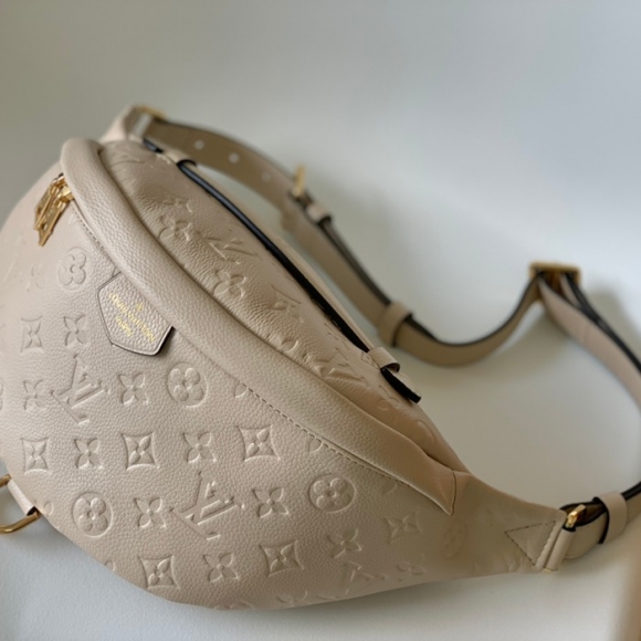 LOUIS VUITTON M44836 バンバッグ 胸バッグ サイズ:37x20x14cm