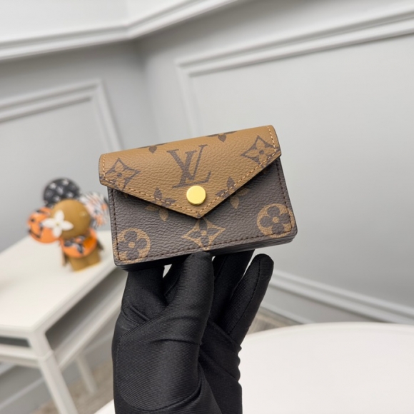 LOUIS VUITTON M81855 名刺ケース モノグラムリバース イエローフラワー サイズ:10x6.8x1.4cm LOUIS VUITTON M81855 名刺ケース モノグラムリバース イエローフラワー サイズ:10x6.8x1.4cm