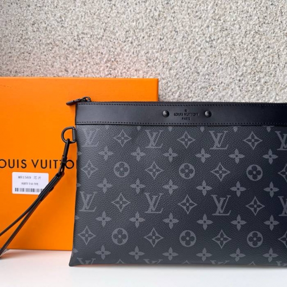LOUIS VUITTON M81569 ポシェット トゥゴー モノグラムエクリプス サイズ:30x21.5cm LOUIS VUITTON M81569 ポシェット トゥゴー モノグラムエクリプス サイズ:30x21.5cm