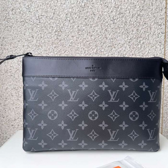 LOUIS VUITTON M82543 ポシェット ボヤージュ スープル モノグラムエクリプス サイズ:32x21cm