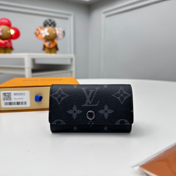 LOUIS VUITTON M82603 6連キーケース モノグラムエクリプス サイズ:12x7cm LOUIS VUITTON M82603 6連キーケース モノグラムエクリプス サイズ:12x7cm