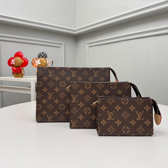 LOUIS VUITTON M47195 トリオコスメポーチ モノグラム サイズ:25x20x5.5cm LOUIS VUITTON M47195 トリオコスメポーチ モノグラム サイズ:25x20x5.5cm