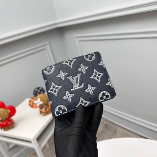LOUIS VUITTON M83379 マルチプル短財布 モノグラムシャドウ ブルー サイズ:11.5x9x1.5cm LOUIS VUITTON M83379 マルチプル短財布 モノグラムシャドウ ブルー サイズ:11.5x9x1.5cm