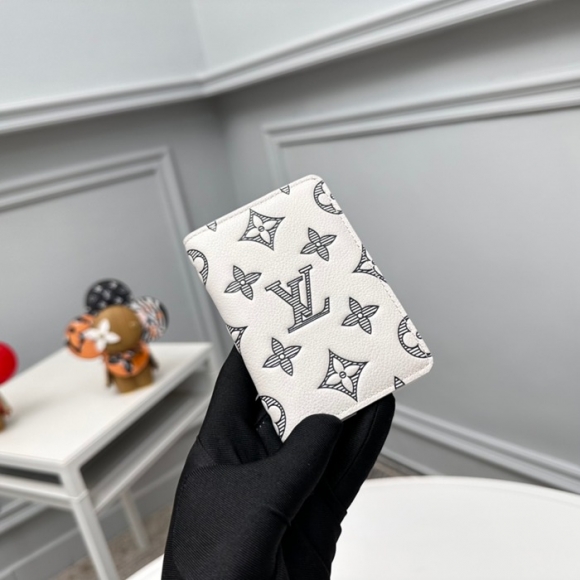 LOUIS VUITTON M83377 ポケットオーガナイザー モノグラムシャドウ アイボリー サイズ:7.5x11.1cm LOUIS VUITTON M83377 ポケットオーガナイザー モノグラムシャドウ アイボリー サイズ:7.5x11.1cm