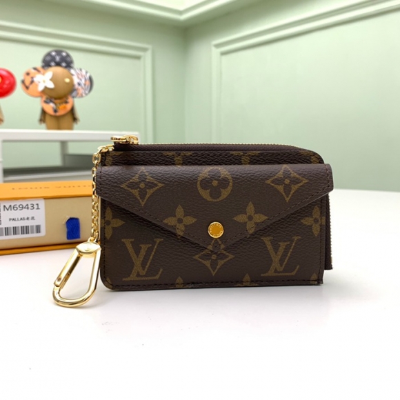 LOUIS VUITTON M69431 レクトヴェルソ カードケース モノグラム サイズ:13x9.5x2.5cm LOUIS VUITTON M69431 レクトヴェルソ カードケース モノグラム サイズ:13x9.5x2.5cm