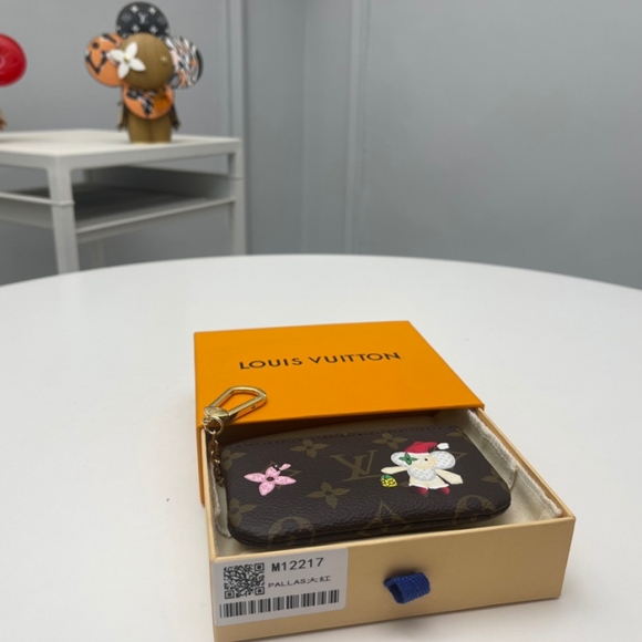 LOUIS VUITTON M12217 ポシェット クレ キャンディファクトリー サイズ:12x7x1.5cm LOUIS VUITTON M12217 ポシェット クレ キャンディファクトリー サイズ:12x7x1.5cm