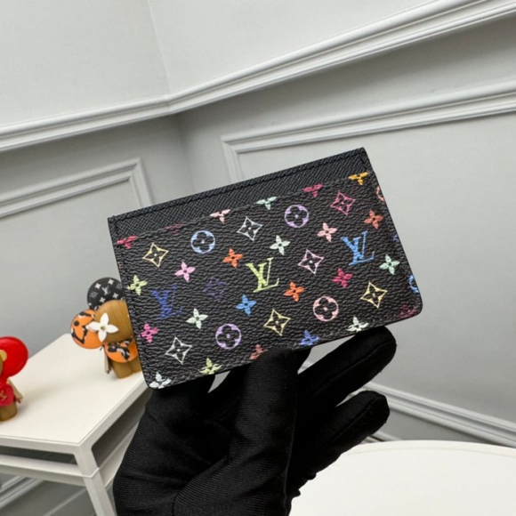 LOUIS VUITTON M13403 カードケース 村上隆コラボ ブラックマルチ サイズ:11x7x0.5cm LOUIS VUITTON M13403 カードケース 村上隆コラボ ブラックマルチ サイズ:11x7x0.5cm