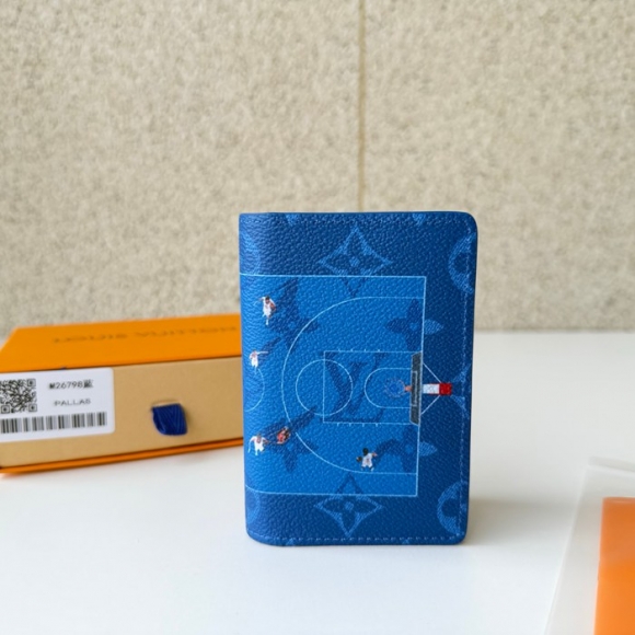 LOUIS VUITTON M26798 ポケットオーガナイザー モノグラム バスケ選手 ブルー サイズ:5x11.1cm LOUIS VUITTON M26798 ポケットオーガナイザー モノグラム バスケ選手 ブルー サイズ:5x11.1cm