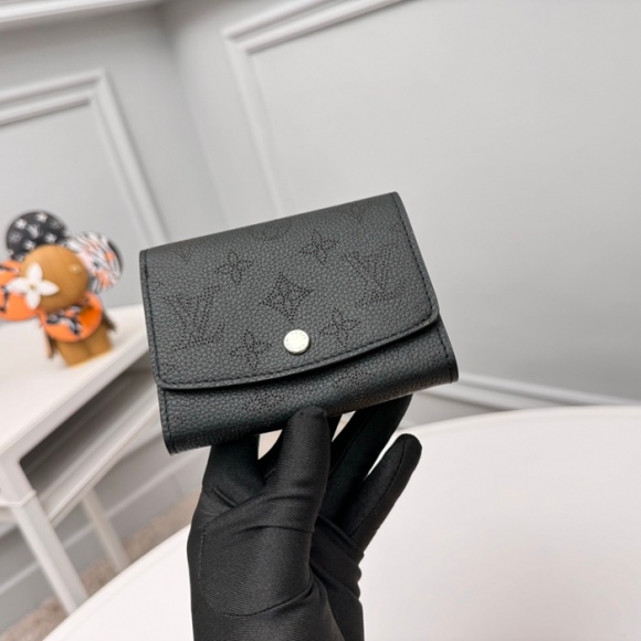 LOUIS VUITTON M62540 イリス短財布 モノグラムレース ブラック サイズ:12x9.5cm LOUIS VUITTON M62540 イリス短財布 モノグラムレース ブラック サイズ:12x9.5cm