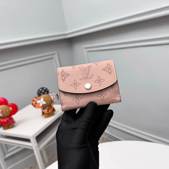 LOUIS VUITTON M82795 イリスXS 財布 モノグラムアンプラント ピンク サイズ:9.8x7.8cm LOUIS VUITTON M82795 イリスXS 財布 モノグラムアンプラント ピンク サイズ:9.8x7.8cm