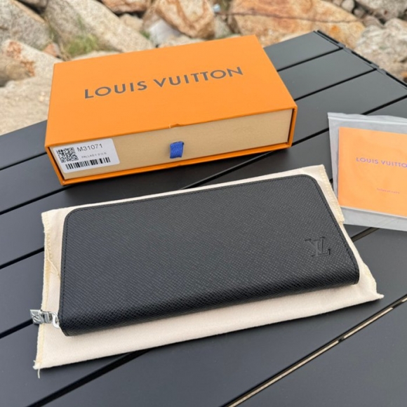 LOUIS VUITTON M31071 ジッピー長財布 ホリゾンタル エピ サイズ:21x2.5x10cm LOUIS VUITTON M31071 ジッピー長財布 ホリゾンタル エピ サイズ:21x2.5x10cm