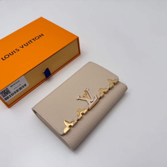 LOUIS VUITTON M82835 カピシーヌ コンパクト財布 ホワイト サイズ:13.5x9.5cm LOUIS VUITTON M82835 カピシーヌ コンパクト財布 ホワイト サイズ:13.5x9.5cm