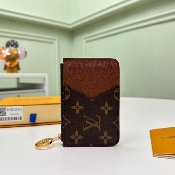 LOUIS VUITTON M81880 ロミーカードケース モノグラム サイズ:12x8x0.8cm LOUIS VUITTON M81880 ロミーカードケース モノグラム サイズ:12x8x0.8cm