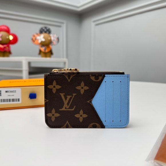 LOUIS VUITTON M83602 ロミーカードケース モノグラム ブルー サイズ:12x8x0.8cm LOUIS VUITTON M83602 ロミーカードケース モノグラム ブルー サイズ:12x8x0.8cm
