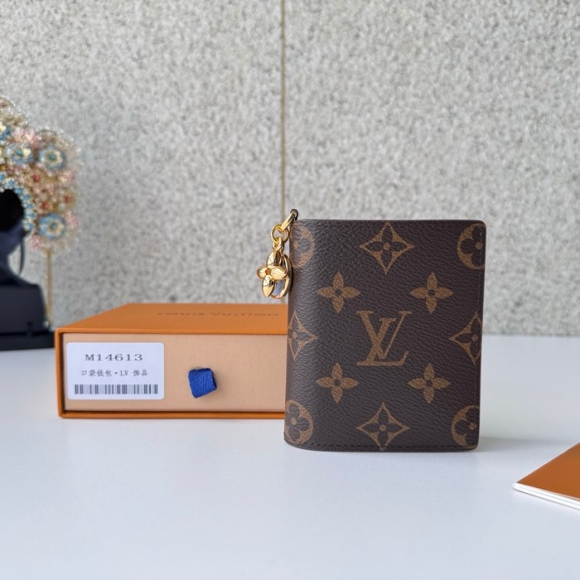 LOUIS VUITTON M14613 ポケットオーガナイザー LVシャルム ブルー サイズ:9x10x2.5cm LOUIS VUITTON M14613 ポケットオーガナイザー LVシャルム ブルー サイズ:9x10x2.5cm