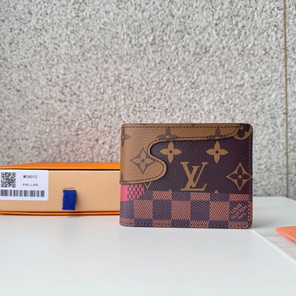 LOUIS VUITTON M26012 短財布 モノグラムランドスケープ サイズ:11x8.5cm LOUIS VUITTON M26012 短財布 モノグラムランドスケープ サイズ:11x8.5cm
