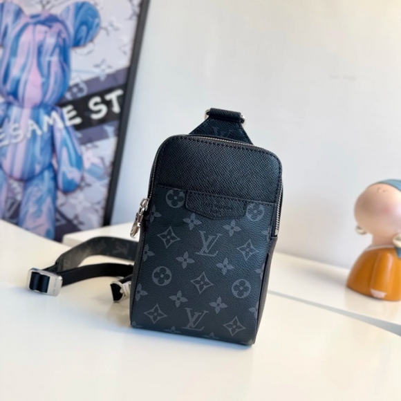 LOUIS VUITTON M30741 タイガラマ アウトドアショルダー サイズ:21x13cm LOUIS VUITTON M30741 タイガラマ アウトドアショルダー サイズ:21x13cm