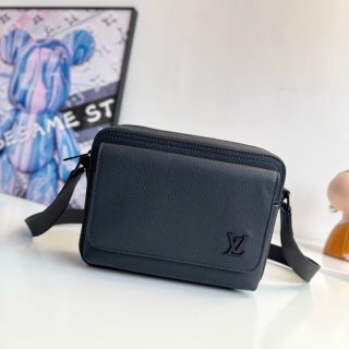 LOUIS VUITTON M15265 ボーディング メッセンジャー サイズ:24x18cm