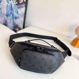 LOUIS VUITTON M26763 ラッシュ ウエストバッグ サイズ:30x15cm LOUIS VUITTON M26763 ラッシュ ウエストバッグ サイズ:30x15cm