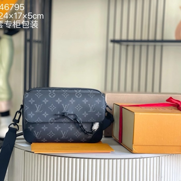 LOUIS VUITTON M46795 イタリアA級レザー斜め掛け サイズ:24x17cm LOUIS VUITTON M46795 イタリアA級レザー斜め掛け サイズ:24x17cm