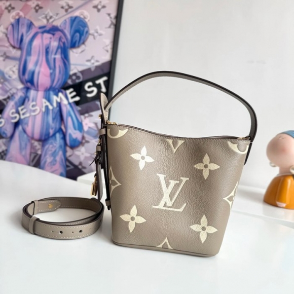 LOUIS VUITTON M13045 モノグラム 斜め掛けバッグ レディース斜め掛け 18x16x12cm サイズ:18x16x12cm LOUIS VUITTON M13045 モノグラム 斜め掛けバッグ レディース斜め掛け 18x16x12cm サイズ:18x16x12cm