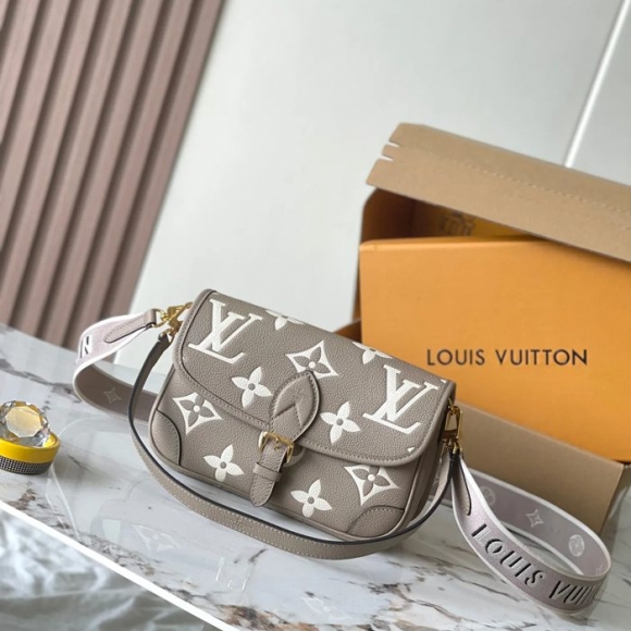 LOUIS VUITTON M46583 パターン 斜め掛けバッグ レディース斜め掛け 23x16x8.5cm サイズ:23x16x8.5cm LOUIS VUITTON M46583 パターン 斜め掛けバッグ レディース斜め掛け 23x16x8.5cm サイズ:23x16x8.5cm