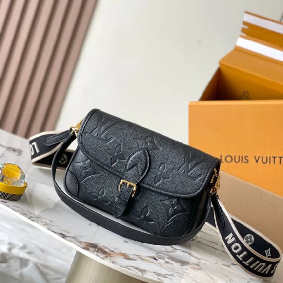 LOUIS VUITTON M46386 パターン ブラック 斜め掛けバッグ レディース斜め掛け 23x16x8.5cm サイズ:23x16x8.5cm LOUIS VUITTON M46386 パターン ブラック 斜め掛けバッグ レディース斜め掛け 23x16x8.5cm サイズ:23x16x8.5cm