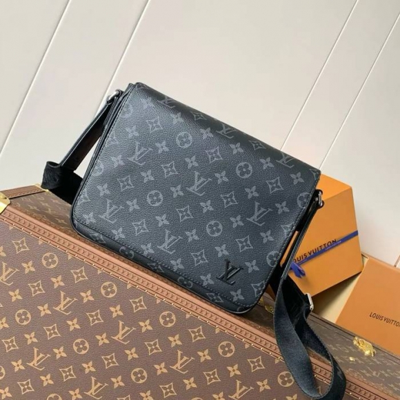 LOUIS VUITTON M46255 コーティングキャンバスメッセンジャー ディストリクト サイズ:26x20cm LOUIS VUITTON M46255 コーティングキャンバスメッセンジャー ディストリクト サイズ:26x20cm