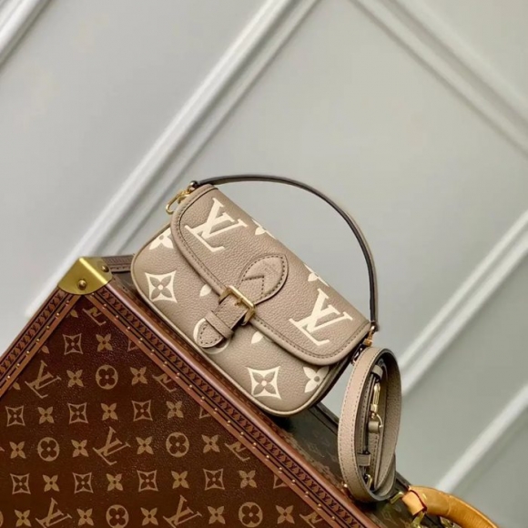 LOUIS VUITTON M83300 モノグラム 斜め掛けバッグ レディース斜め掛けフラップ 19x10.5cm サイズ:19x10.5cm LOUIS VUITTON M83300 モノグラム 斜め掛けバッグ レディース斜め掛けフラップ 19x10.5cm サイズ:19x10.5cm