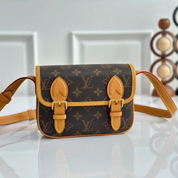 LOUIS VUITTON M26805 牛皮 モノグラム 斜め掛けバッグ レディース斜め掛け サイズ:19.5x15.0x6.0cm LOUIS VUITTON M26805 牛皮 モノグラム 斜め掛けバッグ レディース斜め掛け サイズ:19.5x15.0x6.0cm