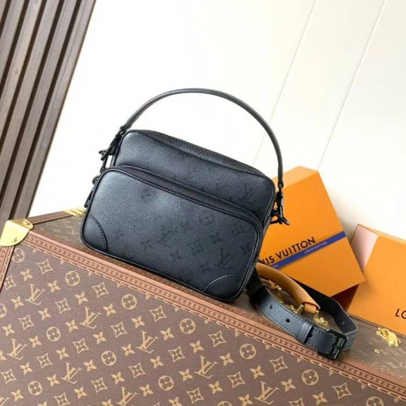 LOUIS VUITTON M26783 中メッセンジャー ニル サイズ:25x17.5x11cm LOUIS VUITTON M26783 中メッセンジャー ニル サイズ:25x17.5x11cm