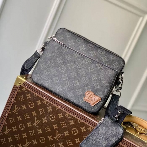 LOUIS VUITTON M46340 牛皮 パターン 斜め掛けバッグ レディース斜め掛け 25x18.5cm サイズ:25x18.5cm LOUIS VUITTON M46340 牛皮 パターン 斜め掛けバッグ レディース斜め掛け 25x18.5cm サイズ:25x18.5cm