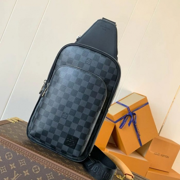 LOUIS VUITTON N45302 小ショルダー アベニュー サイズ:31x20cm LOUIS VUITTON N45302 小ショルダー アベニュー サイズ:31x20cm