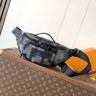 LOUIS VUITTON M14920 迷彩胸バッグ ラッシュ サイズ:30x15cm LOUIS VUITTON M14920 迷彩胸バッグ ラッシュ サイズ:30x15cm