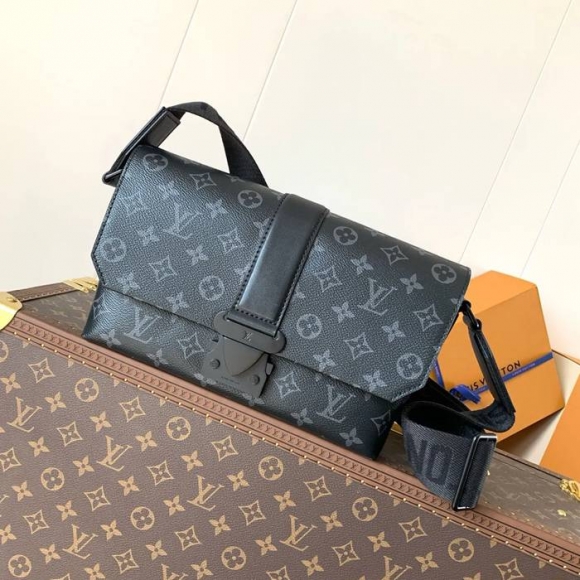 LOUIS VUITTON M46794 キャンバスメッセンジャー エスケープ 黒花 サイズ:28x16x10cm LOUIS VUITTON M46794 キャンバスメッセンジャー エスケープ 黒花 サイズ:28x16x10cm