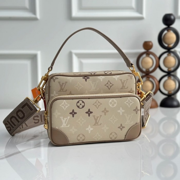 LOUIS VUITTON M29273 杏グラデメッセンジャー ニル サイズ:25x17.5x11cm LOUIS VUITTON M29273 杏グラデメッセンジャー ニル サイズ:25x17.5x11cm