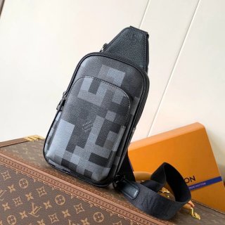 LOUIS VUITTON M14953 黒コーティングキャンバス胸バッグ サイズ:33x16x5.7cm LOUIS VUITTON M14953 黒コーティングキャンバス胸バッグ サイズ:33x16x5.7cm
